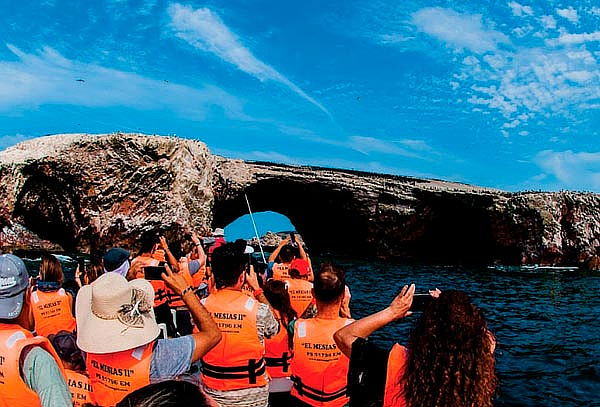 ¡Tour Paracas + Ica + Chincha 2D/1N! Hospedaje y Más