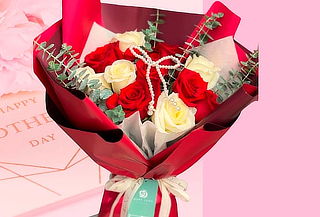 Ramo 12 Rosas Bicolor + Follaje + Lazo con Perlas y Más