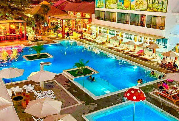 Alojamiento 1 o 2 noches + Desayunos + Piscina y Más