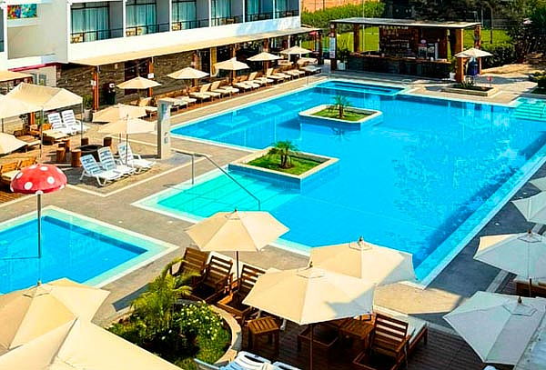 Alojamiento 1 o 2 noches + Desayunos + Piscina y Más