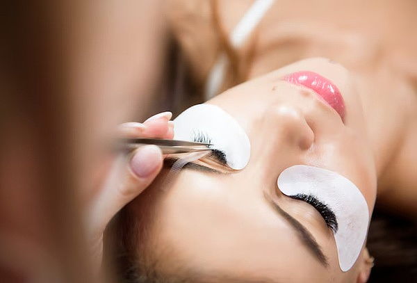 Extensión de Pestañas Pelo a Pelo + Limpieza Facial