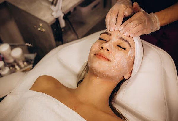 Extensión de Pestañas Pelo a Pelo + Limpieza Facial