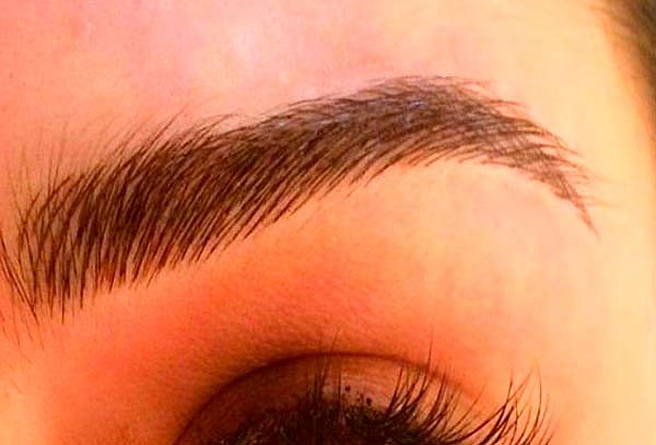 Microblading + Manicure en Gel y Más en AM Studio