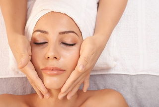 Limpieza Facial Profunda con Extracción + Exfoliación y Más