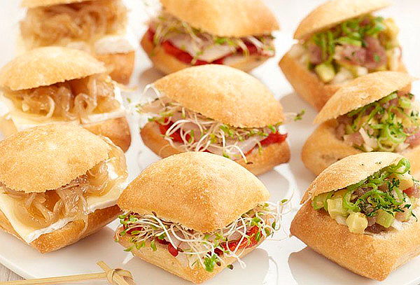 Tea Time Navideño con Bebidas, Sándwiches y Postre