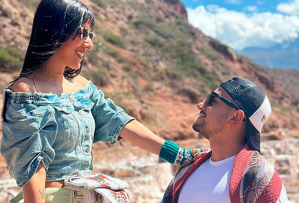 Valle Vip 	5 Ruinas + Transporte + Guia+ Recojo en su Hotel 