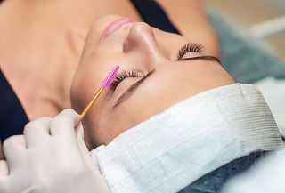 Mirada de impacto: Lifting de Pestañas + Planchado de Cejas