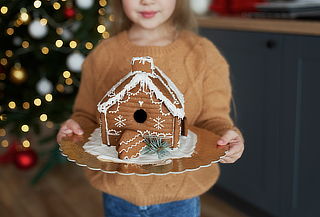 Casa de Jengibre para armar y decorar en D'uchis Cakes 