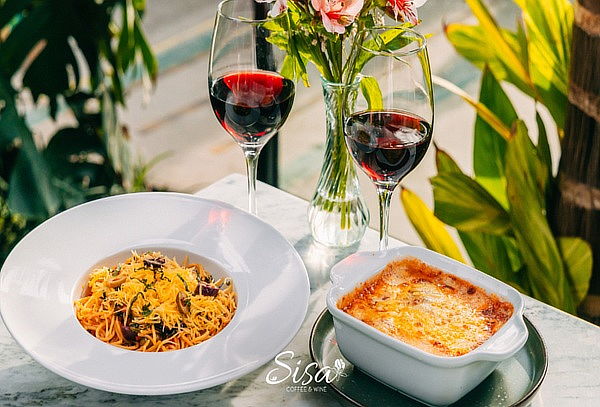 Cena Romántica: Pasta + Vino + Postre para 2
