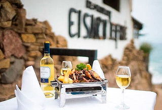 ¡Salto del Fraile! Parrilla Marina para 2 + 2 Copas de Vino.