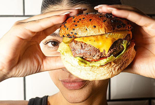  ¡SIN RESERVA! 1 Hamburguesa+ Papas fritas + Bebida