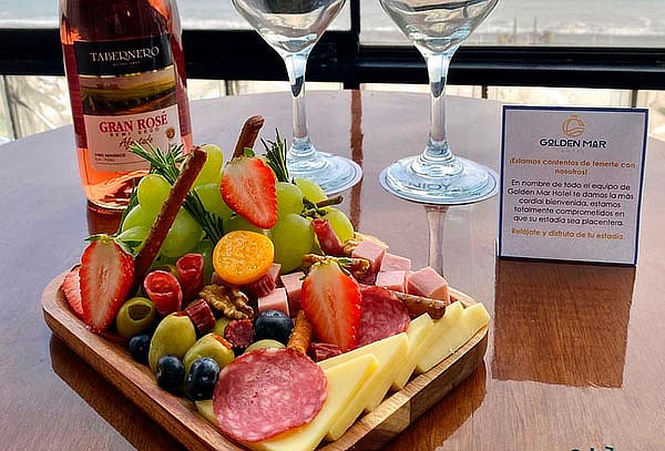 Noche Romántica + Piqueo + Jacuzzi + Desayuno Buffet y Más