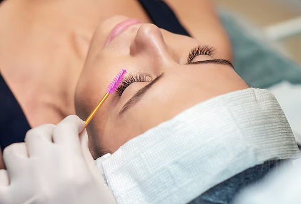 Lifting de Pestañas + Deilación de Bozo + Perfilado de Cejas