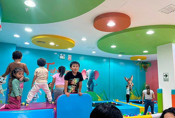 Juegos y Full Diversión Infantil en Fabulandia