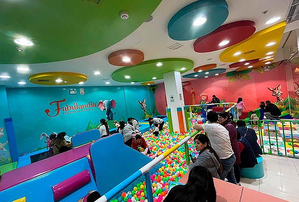 Juegos y Full Diversión Infantil en Fabulandia