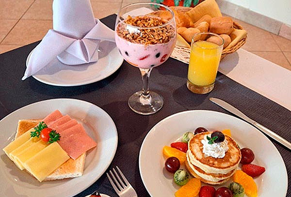 Desayuno buffet en Epiqus hotel - Miraflores