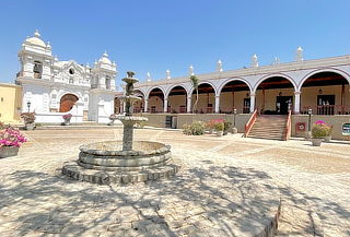 Tour Guiado Histórico para 2 Personas + 2 Pisco Sour