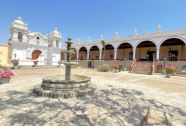 Tour Guiado Histórico para 2 Personas + 2 Pisco Sour