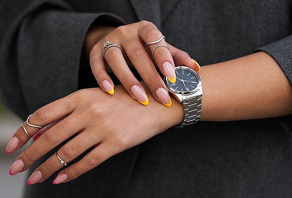 Uñas Acrigel Talla 4 con Francesa + 1 Diseño en Monas Spa