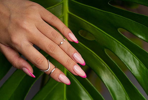 Uñas Acrigel Talla 4 con Francesa + 1 Diseño en Monas Spa