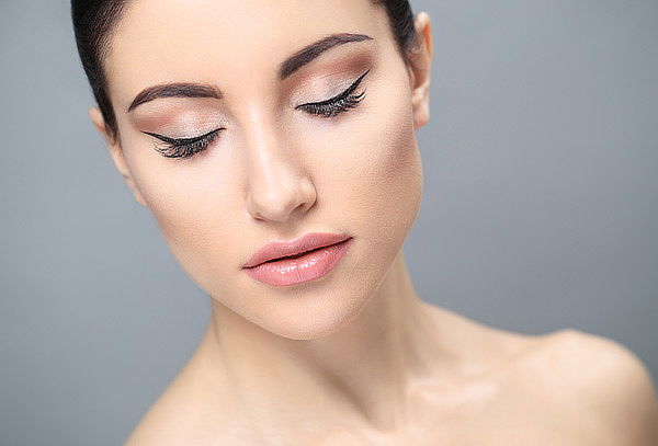 Tratamiento para Ojeras: 3 Visitas en Hellens Spa 