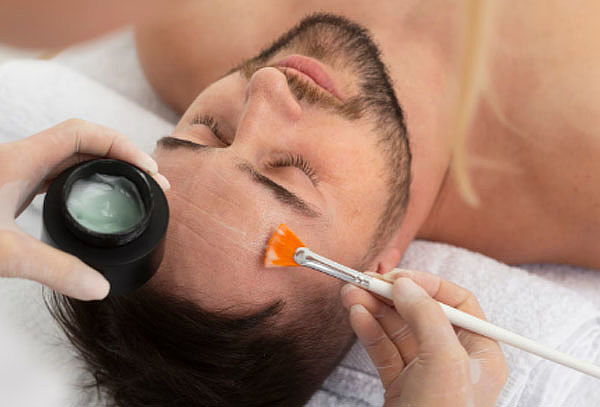 Corte Clásico para Hombre + Limpieza Facial y Más en Sammys