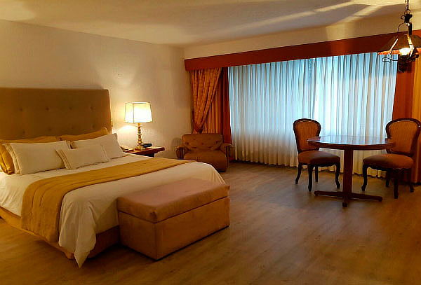 Escapada Romántica con Jacuzzi y Cena para 2