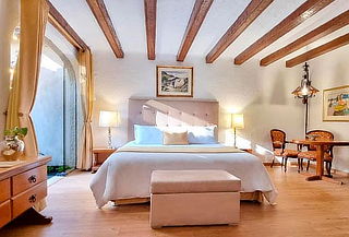 Escapada Romántica con Jacuzzi y Cena para 2