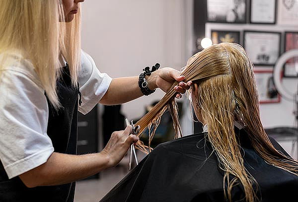 Tratamiento Capilar + Corte de Puntas + Lavado + Cepillado 