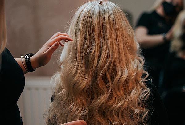 ¡Balayage sin Decoloración + Corte + Cepillado u Ondas!