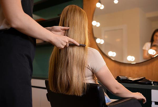 ¡Baño de Color con Wella Professionals + Cepillado + Corte!