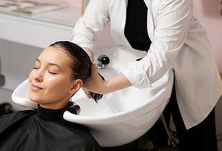 Baño de color +Tratamiento Capilar+ Cepillado+ Corte