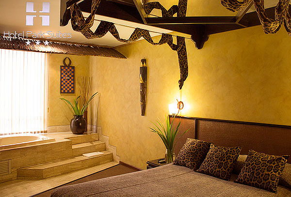 Escápate en Pareja: Suite Temática + Drinks + Desayuno