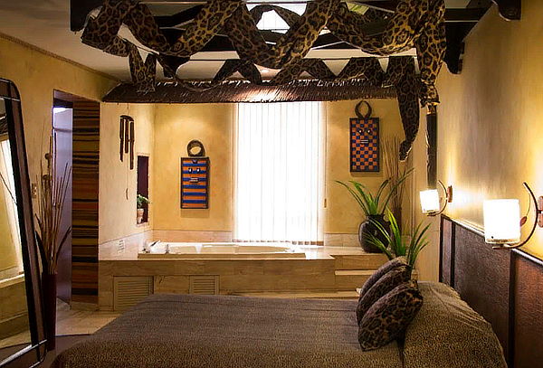 Escápate en Pareja: Suite Temática + Drinks + Desayuno