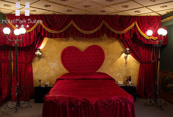 Escápate en Pareja: Suite Temática + Drinks + Desayuno