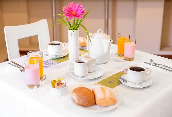 Escápate en Pareja: Suite Temática + Drinks + Desayuno