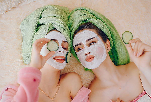 Friends Day Spa: 90 minutos de Masajes + Copa de Vino y Más