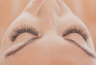 Tratamiento Nutritivo en Cejas o Pestañas