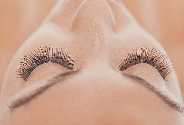 Tratamiento Nutritivo en Cejas o Pestañas