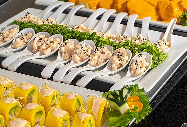 Almuerzo BUFFET: Makis, Comida Marina, Oriental y Más