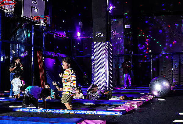 Juega en SUPERNOVA por 30 Minutos  Lunes a Domingo