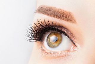 Mirada que Enamora:Lifting de Pestañas + Perfilado de Cejas 