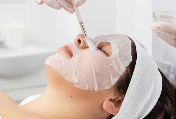 Limpieza Facial Profunda con Extracción en Blunt Spa