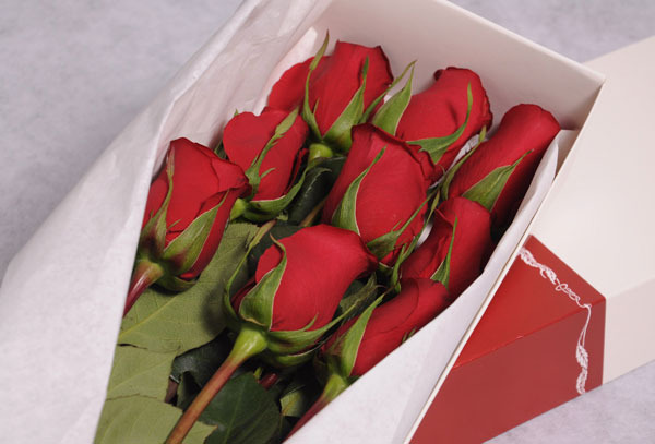 Rosas en caja o ramo + delivery - La Mia Florista 45%