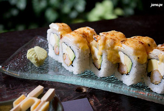 Elige y Disfruta de tu Combo Maki Sushi - 40%