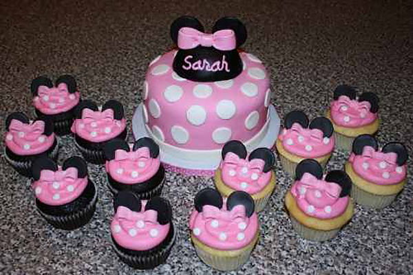 ¡Deli Delicioso! Torta Personalizada + 12 Cupcakes