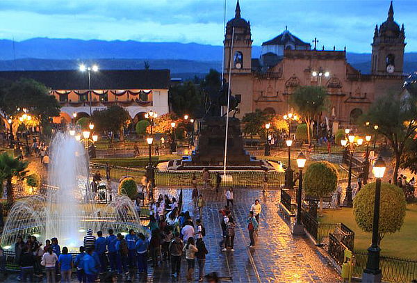 ¡Ayacucho en APEC! Para Dos con Vuelos 4D/3N y Más