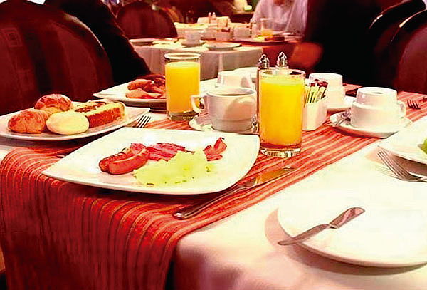 Desayuno Buffet Clásico o Criollo - El Condado Restobar