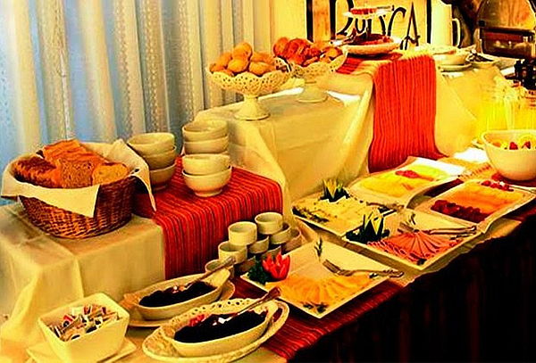 Desayuno Buffet Clásico ó Criollo - El Condado Restobar