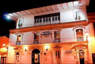¡Vive Cajamarca! Noche para 2 y Más en Hotel Casablanca